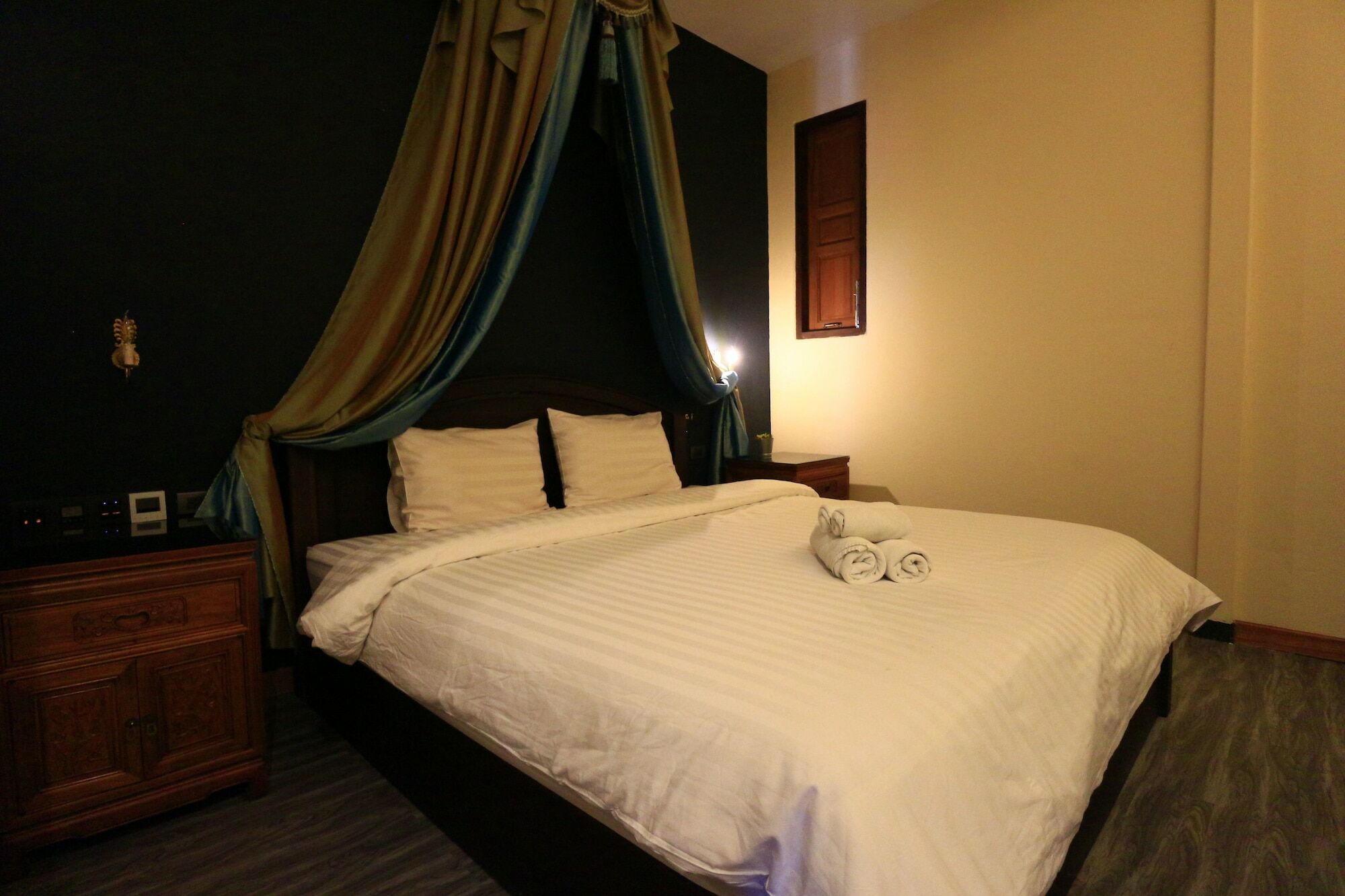 Yadana Chiangmai Hotel Chiang Mai Exterior photo